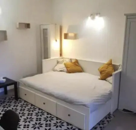 Studio With Its Small Backyard Perfect Location *
