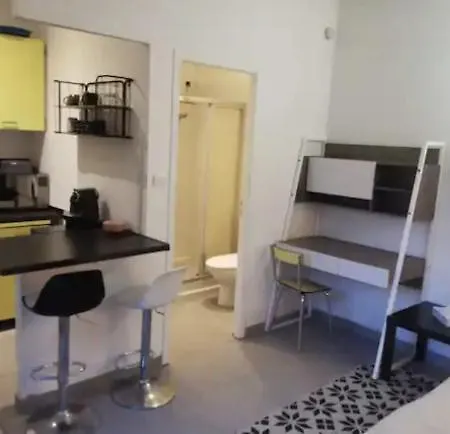 Apartment Studio With Its Small Backyard Perfect Location Cenon